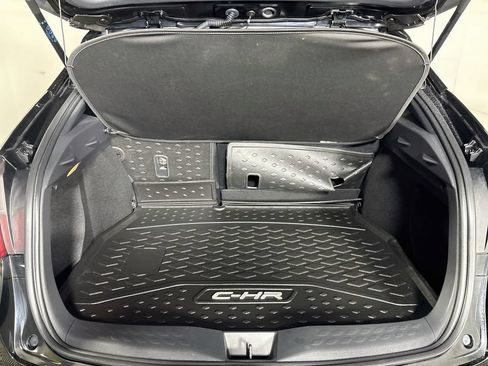 Used 2020 Toyota C-HR XLE FWD image 21