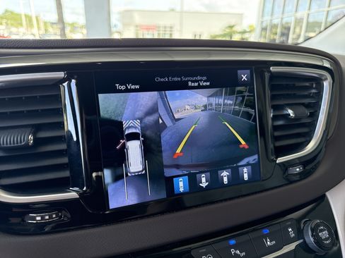 Used 2017 Chrysler Pacifica Touring-L Plus w/ Advanced Safetytec Group FWD image 24