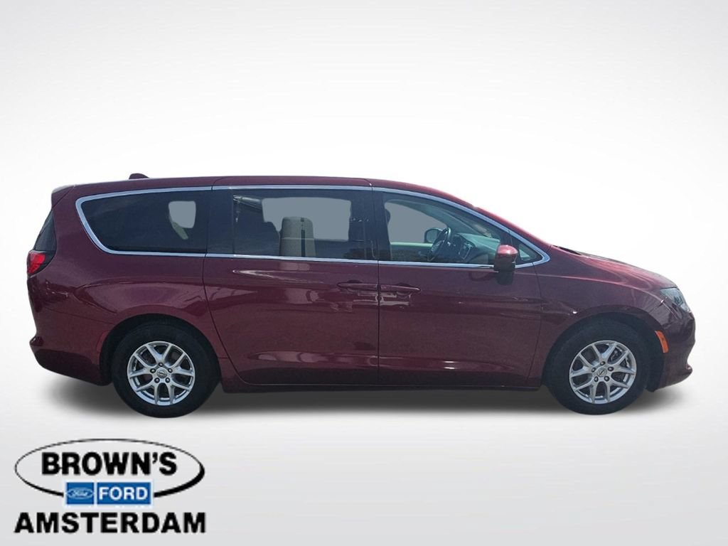 Used 2022 Chrysler Voyager LX FWD image 12