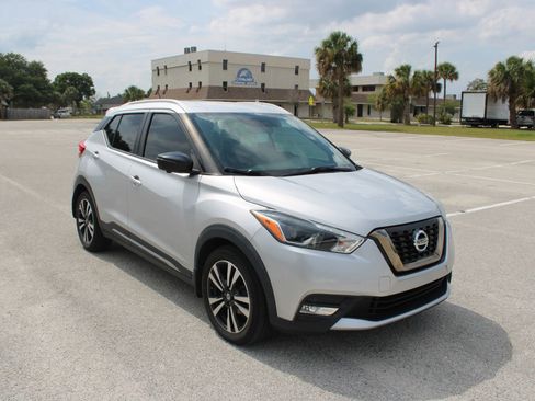 Used 2019 Nissan Kicks SR FWD image 30