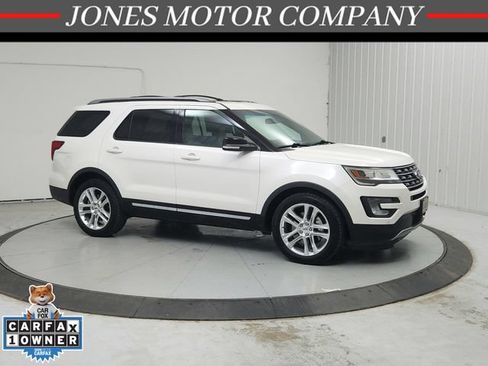 Used 2017 Ford Explorer XLT w/ Equipment Group 202A FWD image 1