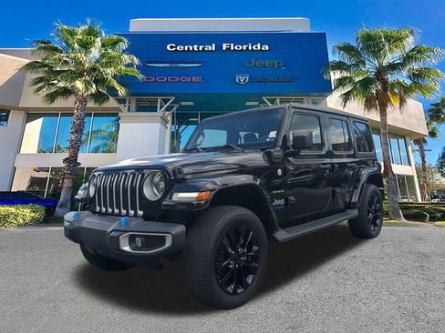 Used 2023 Jeep Wrangler Unlimited Sahara AWD/4WD image 9