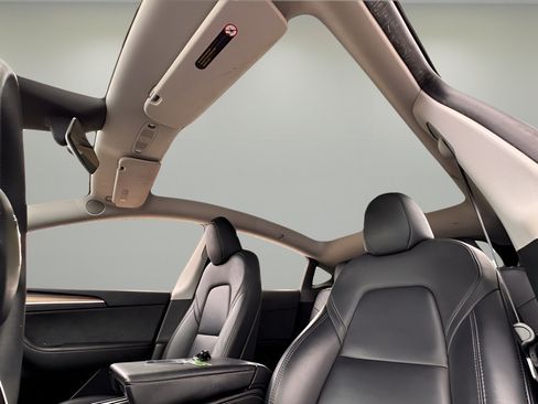 Used 2024 Tesla Model Y 2WD image 15