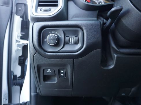 Used 2019 RAM 1500 Big Horn AWD/4WD image 32