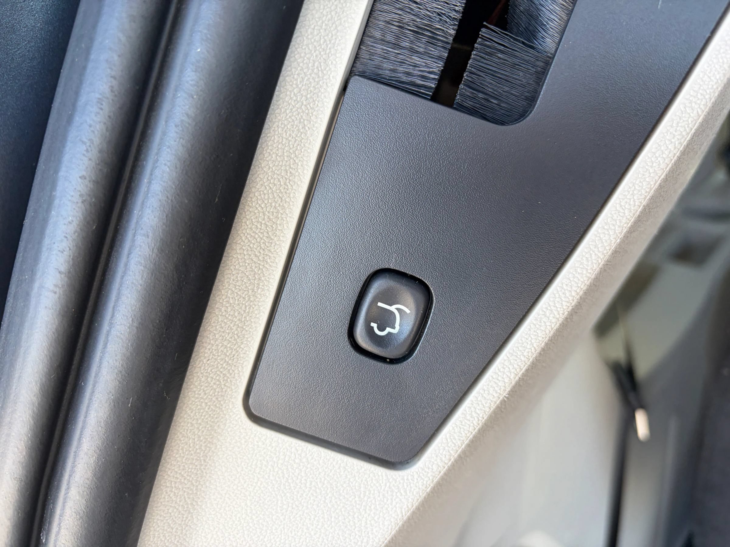 Used 2013 Dodge Grand Caravan SXT w/ Rear Park Assist Pkg FWD image 10