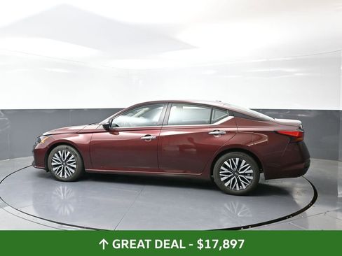 Used 2024 Nissan Altima 2.5 SV image 11