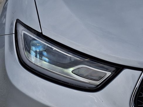 Used 2024 Chrysler Pacifica Touring-L FWD image 10