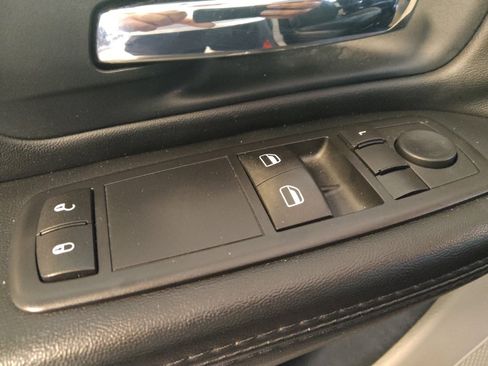 Used 2016 Dodge Grand Caravan American Value Package w/ UConnect Hands-Free Group FWD image 27