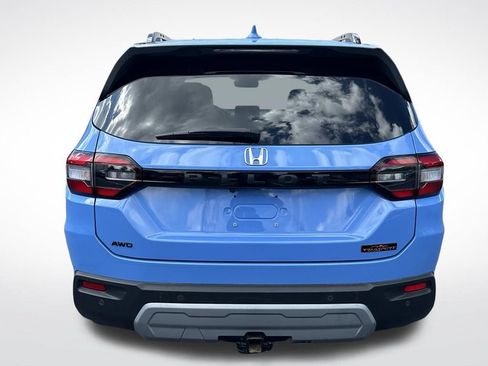 Used 2025 Honda Pilot TrailSport image 4