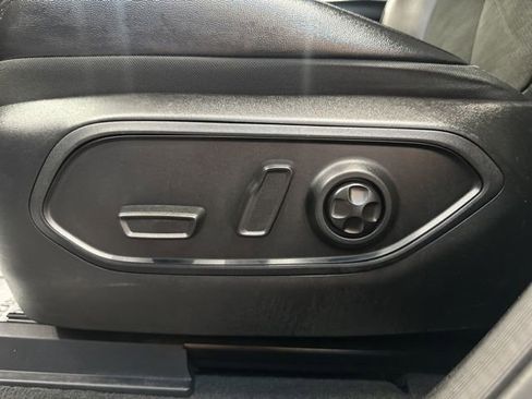 Used 2023 Jeep Grand Cherokee L Laredo image 27