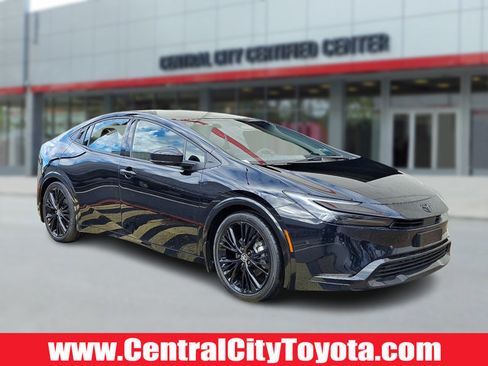 Used 2025 Toyota Prius AWD image 1