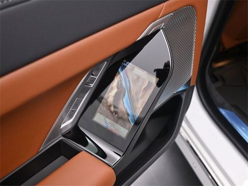 New 2025 BMW i7 xDrive60 w/ Executive Package image 12