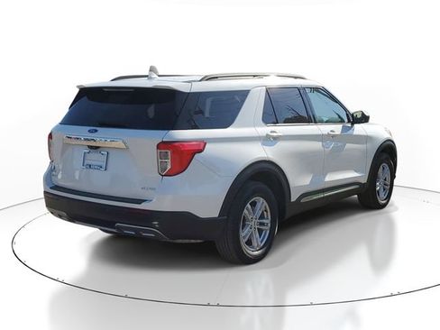 Used 2023 Ford Explorer XLT w/ Equipment Group 202A AWD/4WD image 4