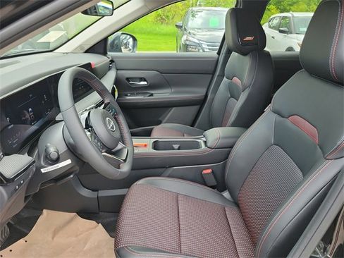 New 2025 Nissan Kicks SR w/ SR Premium Package image 5