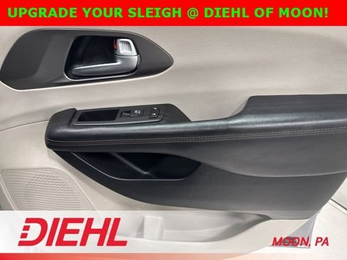 Certified 2020 Chrysler Pacifica Touring-L Plus image 18