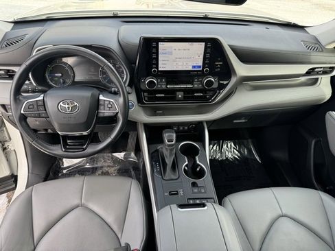 Used 2020 Toyota Highlander XLE image 13