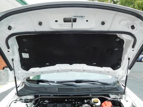Used 2016 Ford Taurus SE FWD image 22