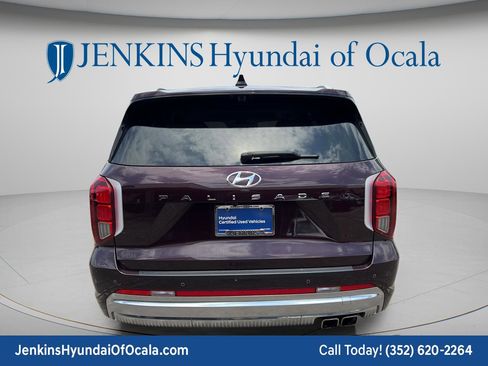 Used 2023 Hyundai Palisade Calligraphy FWD image 4