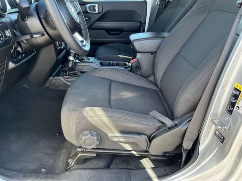 Used 2023 Jeep Gladiator Overland image 14