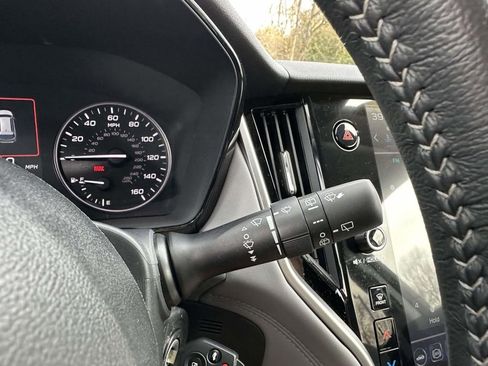 Certified 2025 Subaru Outback Premium image 25