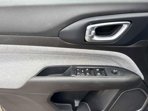 Used 2024 Jeep Compass Latitude w/ Altitude Special Edition image 22