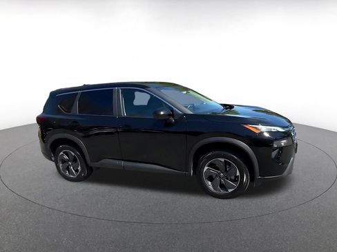 Used 2025 Nissan Rogue SV FWD image 2