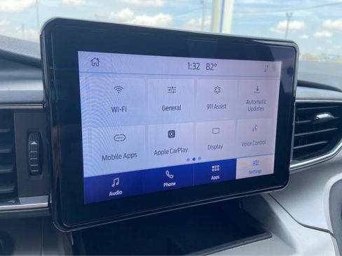 Used 2020 Ford Explorer XLT w/ Equipment Group 202A AWD/4WD image 29