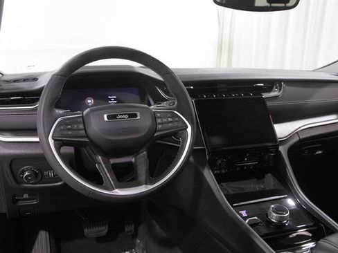 Used 2023 Jeep Grand Cherokee L Limited AWD/4WD image 6