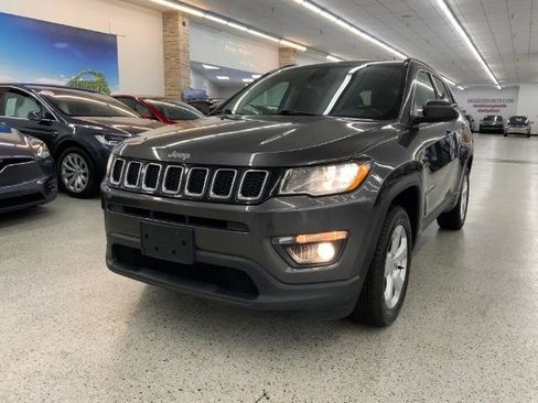 Used 2018 Jeep Compass Latitude image 2