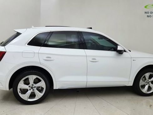 Used 2022 Audi Q5 2.0T Premium Plus w/ Premium Plus Package AWD/4WD image 6