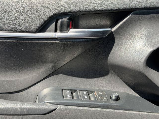 Used 2019 Toyota Camry LE FWD image 21