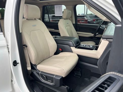 Used 2024 Ford Expedition Platinum AWD/4WD image 22