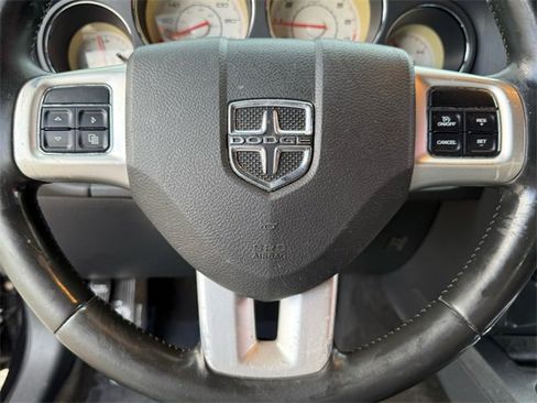 Used 2011 Dodge Challenger image 29