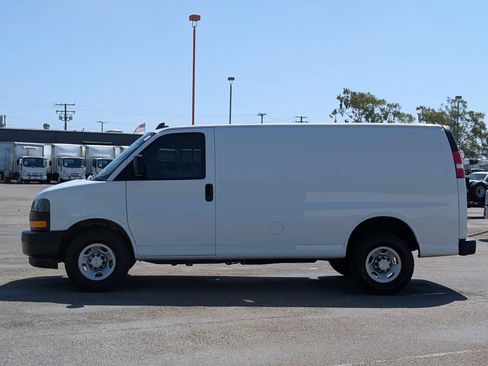 Used 2022 Chevrolet Express 2500 w/ Enhanced Convenience Package RWD image 4