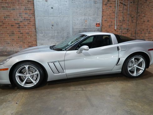 Used 2010 Chevrolet Corvette Grand Sport w/ Preferred Equipment Group RWD image 9