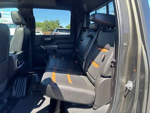 Used 2022 GMC Sierra 2500 AT4 w/ AT4 Preferred Package AWD/4WD image 18