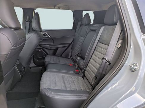 New 2026 Mitsubishi Outlander SE image 15