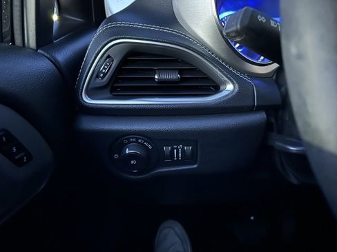 Used 2023 Chrysler Pacifica Limited w/ S Appearance Package image 23