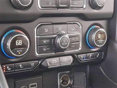 Used 2021 Chevrolet Tahoe High Country w/ Premium Package image 16