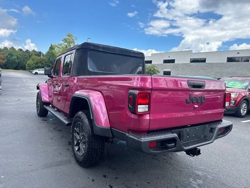 Used 2024 Jeep Gladiator Sport AWD/4WD image 3