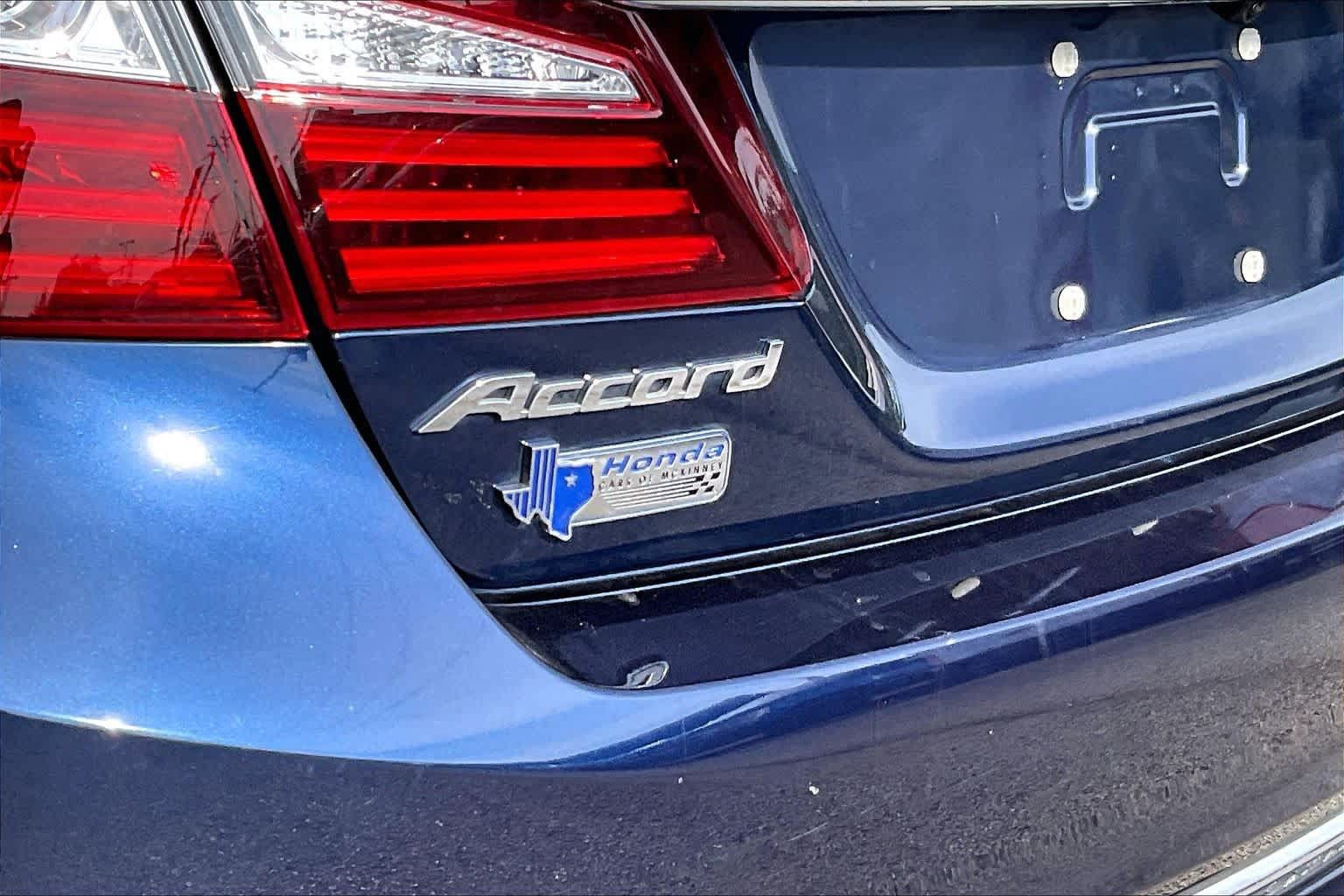 Used 2017 Honda Accord EX image 10