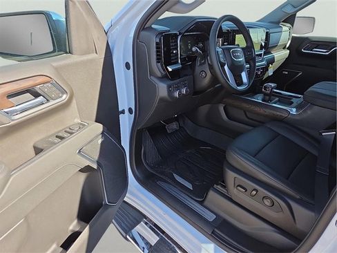 New 2026 GMC Sierra 1500 SLT image 15