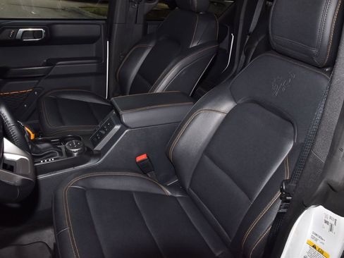 Certified 2024 Ford Bronco Badlands w/ Sasquatch Package AWD/4WD image 38