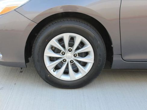 Used 2016 Toyota Camry LE image 33