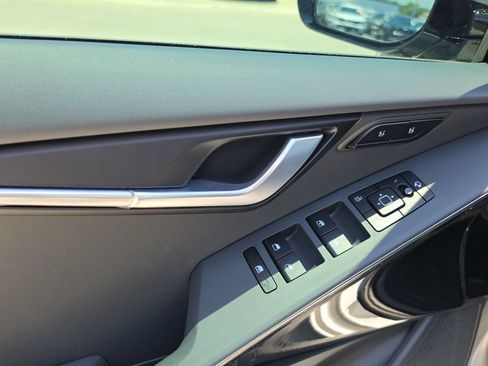 New 2026 Kia Niro FWD image 19