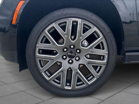 Used 2025 GMC Yukon Denali Ultimate image 10