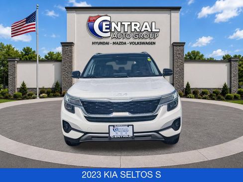 Used 2023 Kia Seltos S AWD/4WD image 2