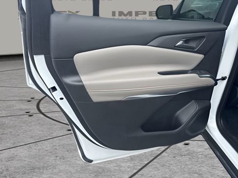 Used 2025 Chevrolet Traverse LT FWD image 29