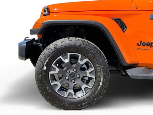 Used 2025 Jeep Wrangler Unlimited Sahara AWD/4WD image 8