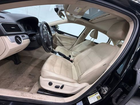 Used 2013 Volkswagen Passat TDI SE FWD image 17